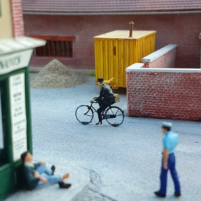 Ready-to-run Postman Cyclist